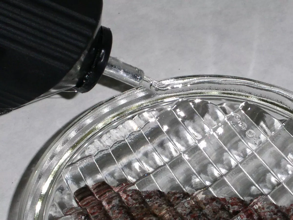 Hot-Melt headlamp sealant