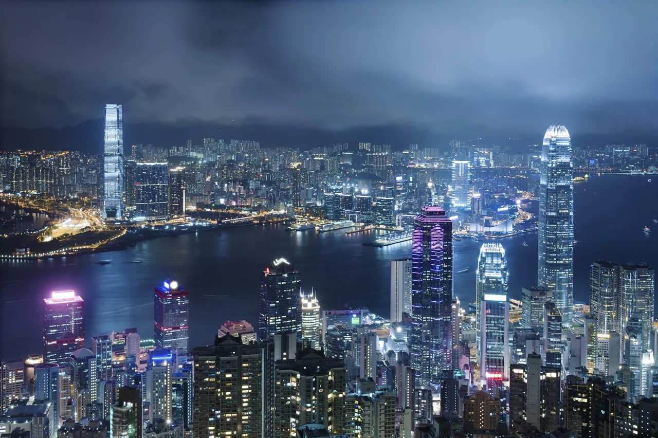 夜间城市天际线